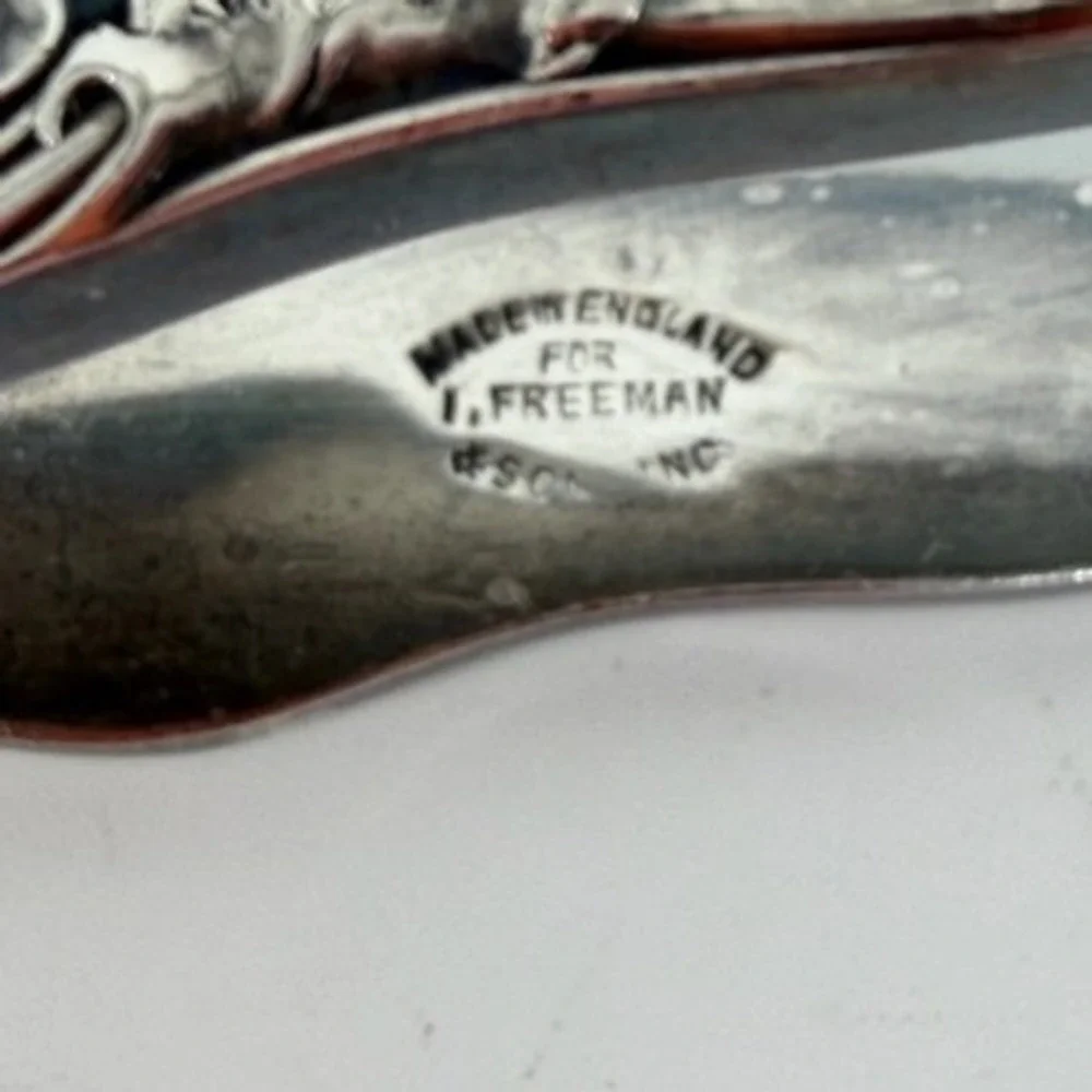 I Freeman & Son Silver Plate Ice Tongs Made in England Shell Claw Vintage 6.25in